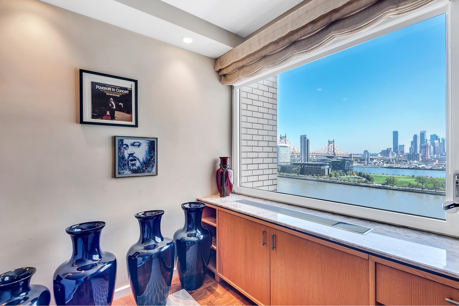 45 Sutton Place 15J, Sutton, Midtown East, NYC - 1 Bedrooms  
1.5 Bathrooms  
4 Rooms - 