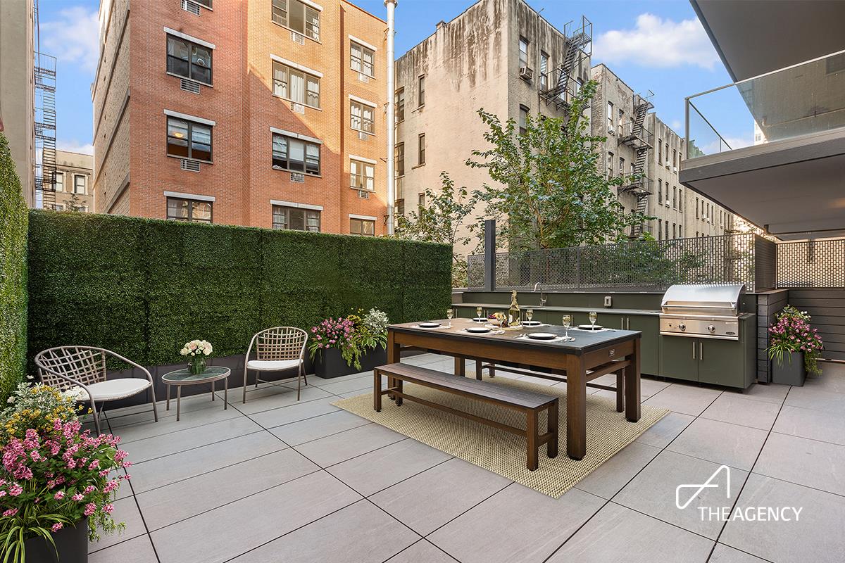 145 Central Park 2-A, West Harlem, Upper Manhattan, NYC - 3 Bedrooms  
2 Bathrooms  
5 Rooms - 