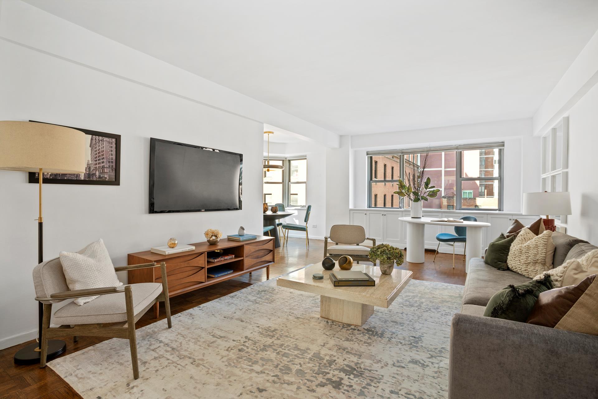 136 East 76th Street 11B, Lenox Hill, Upper East Side, NYC - 2 Bedrooms  
2 Bathrooms  
5 Rooms - 