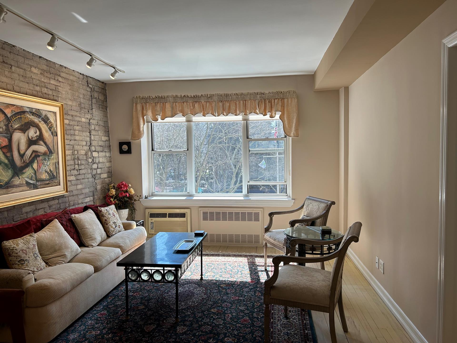 235 West 70th Street 3E, Lincoln Sq, Upper West Side, NYC - 1 Bedrooms  
1 Bathrooms  
3 Rooms - 