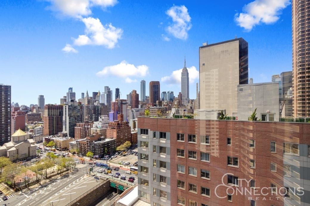 330 East 38th Street 23-E, Murray Hill, Midtown East, NYC - 2 Bedrooms  
2 Bathrooms  
5 Rooms - 