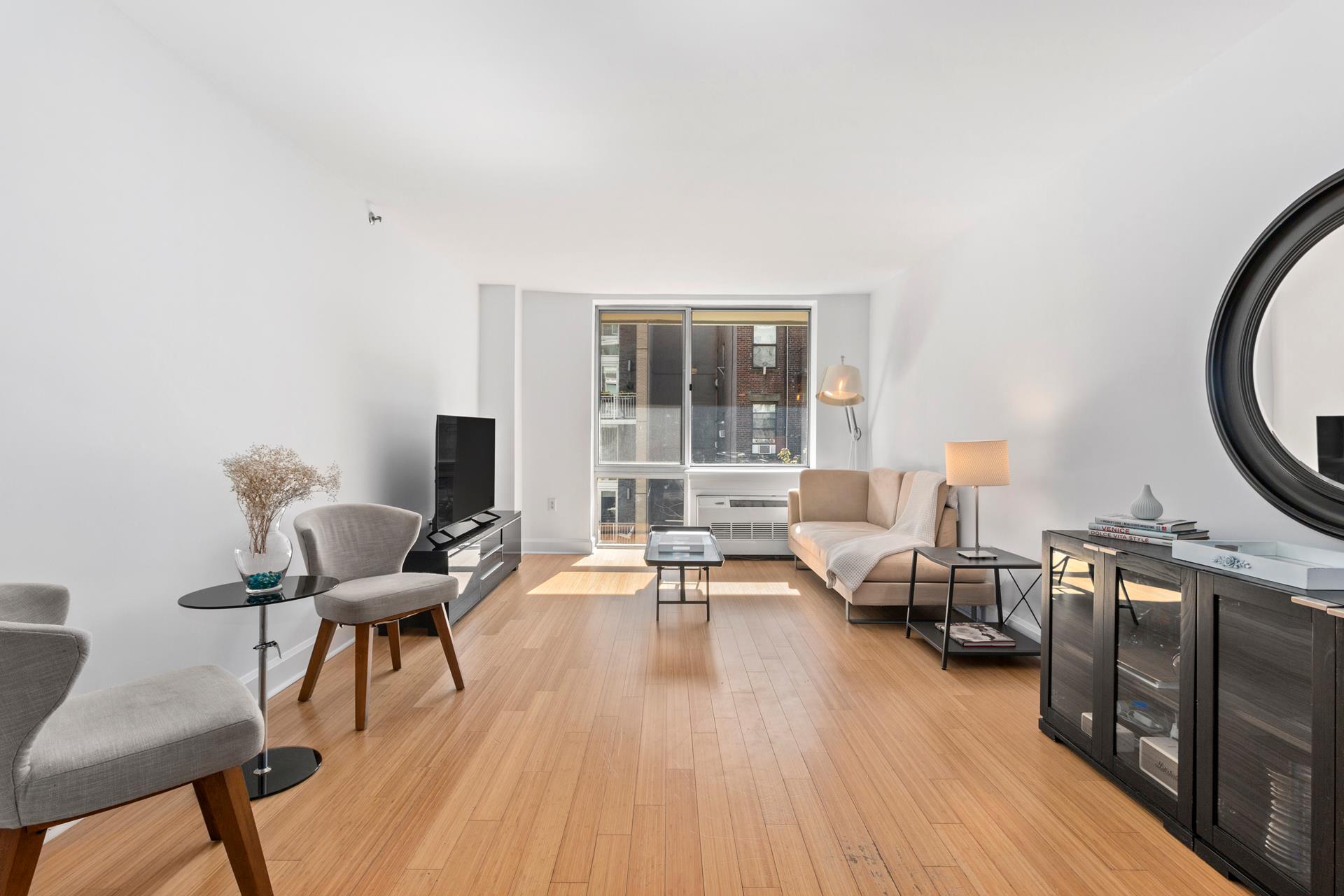 505 West 47th Street 4Dn, Hells Kitchen, Midtown West, NYC - 1 Bedrooms  
1 Bathrooms  
4 Rooms - 