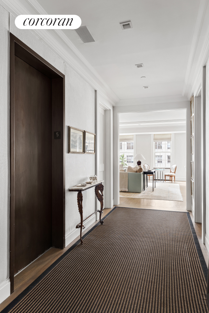 40 East 72nd Street 5, Lenox Hill, Upper East Side, NYC - 3 Bedrooms  
3.5 Bathrooms  
6 Rooms - 