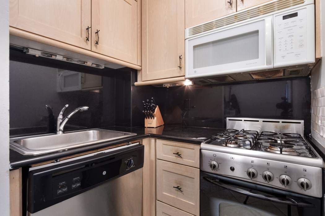 257 W 86th Street, New York, NY 10024, 1 Bedroom Bedrooms, 3 Rooms Rooms,1 BathroomBathrooms,Residential,For Sale,86th,PRCH-7729228