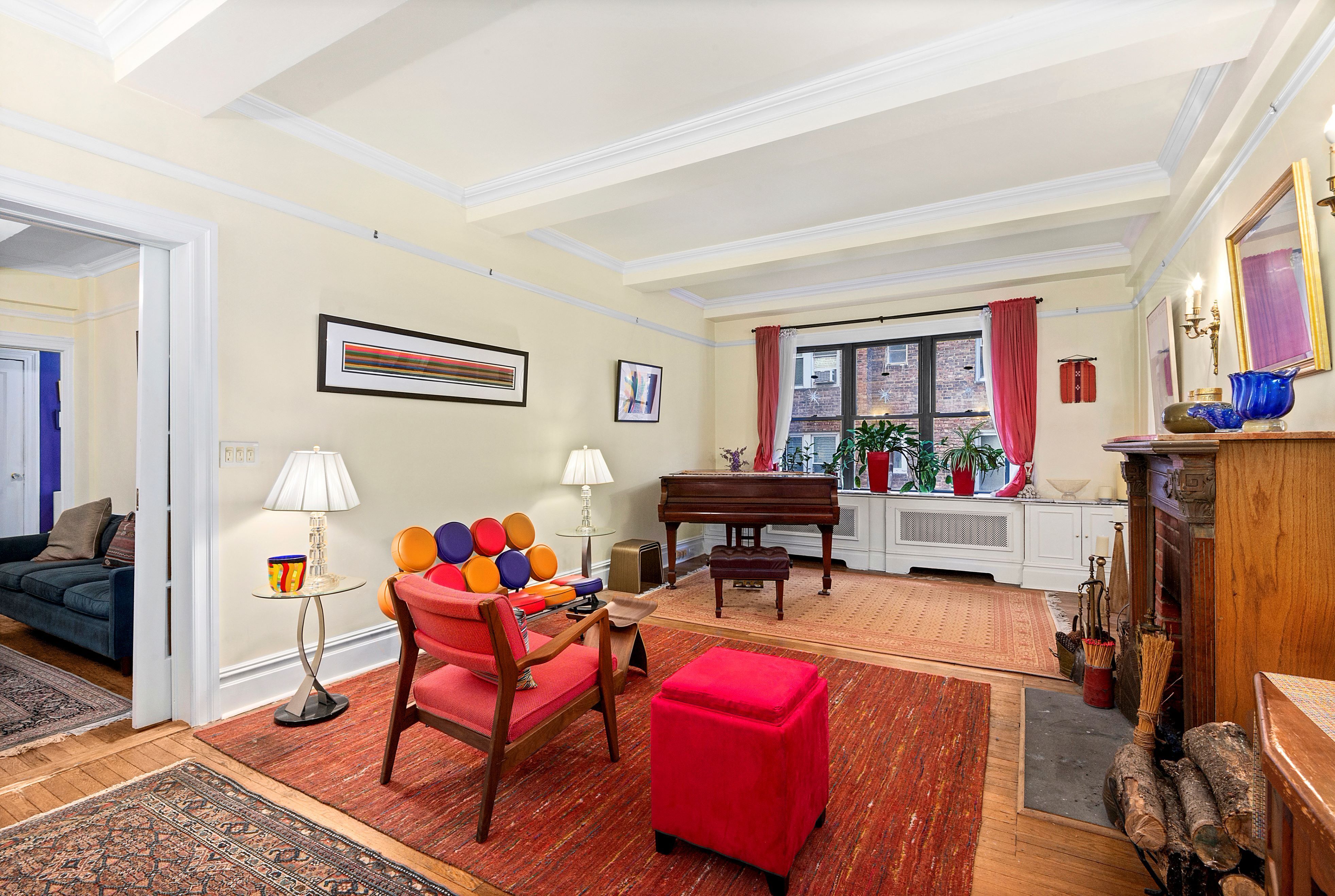 1049 Park Avenue 6B, Carnegie Hill, Upper East Side, NYC - 3 Bedrooms  
2.5 Bathrooms  
6 Rooms - 