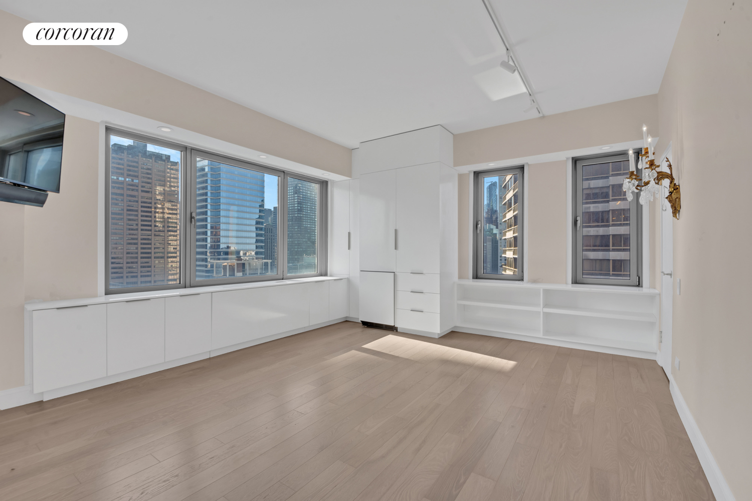 200 East 62nd Street 23E, Lenox Hill, Upper East Side, NYC - 4 Bedrooms  
4.5 Bathrooms  
6 Rooms - 