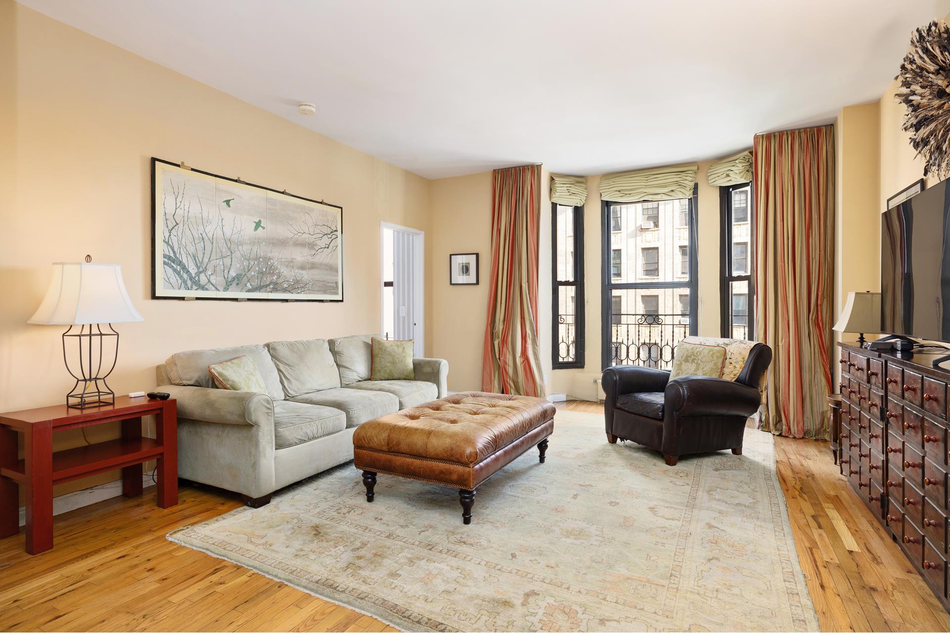 112 West 72nd Street 7Bc, Lincoln Sq, Upper West Side, NYC - 3 Bedrooms  
2 Bathrooms  
5 Rooms - 