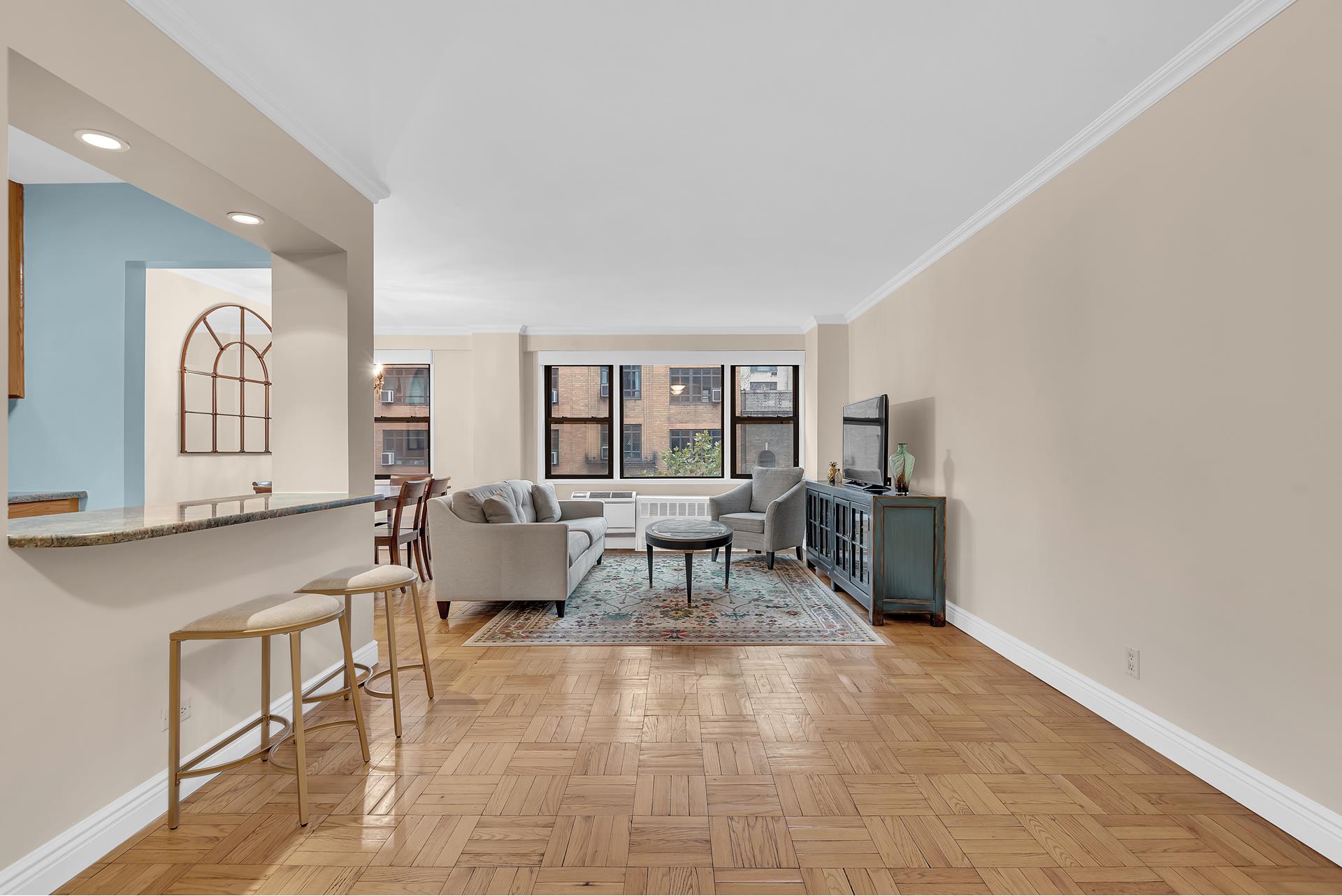 Photo 1 of 345 East 52nd Street 7G, Midtown East, NYC, $729,000, Web #: 1046314042