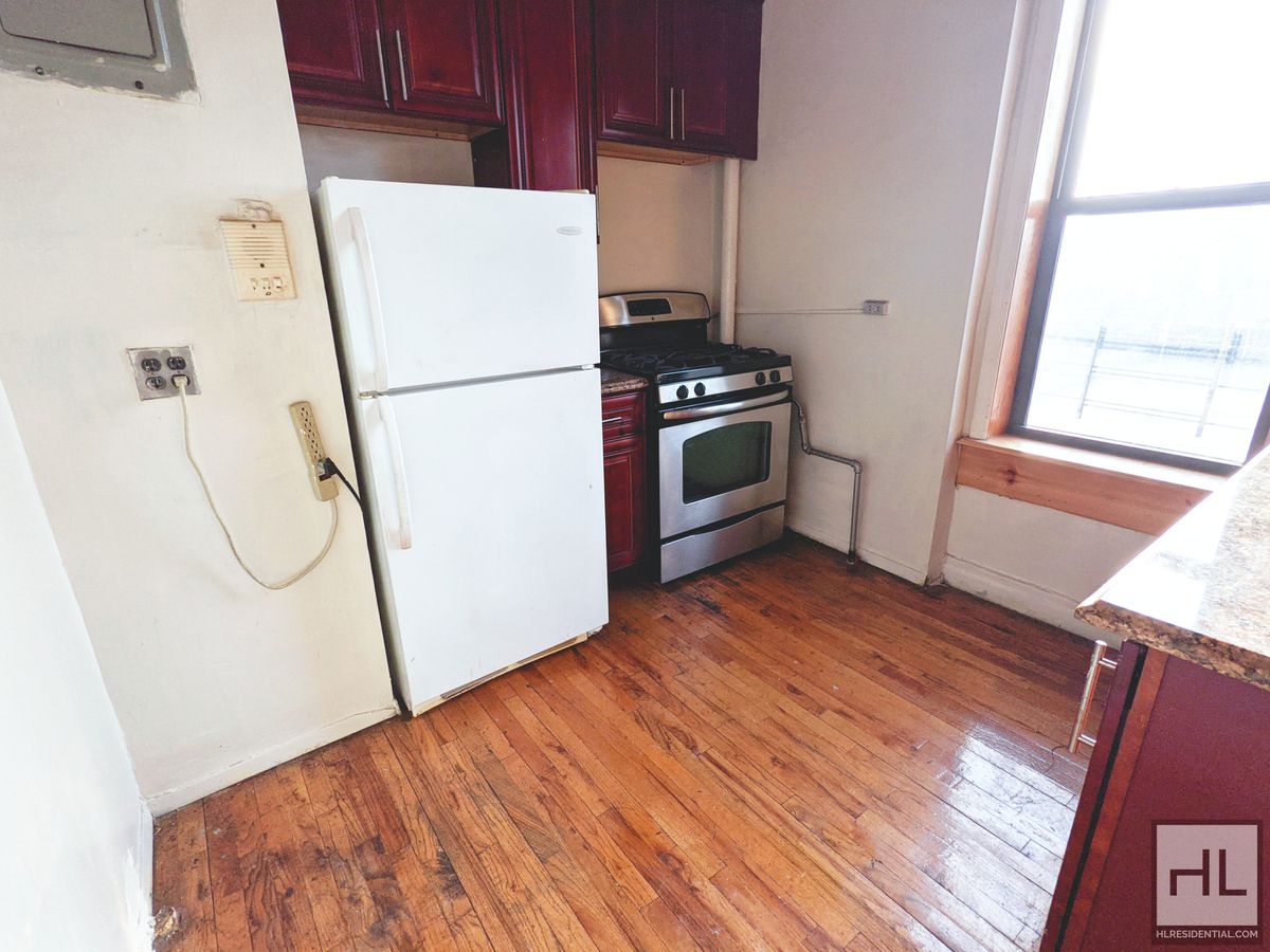 261 14th Street D4, Park Slope, Brooklyn, New York - 2 Bedrooms  
1 Bathrooms  
4 Rooms - 