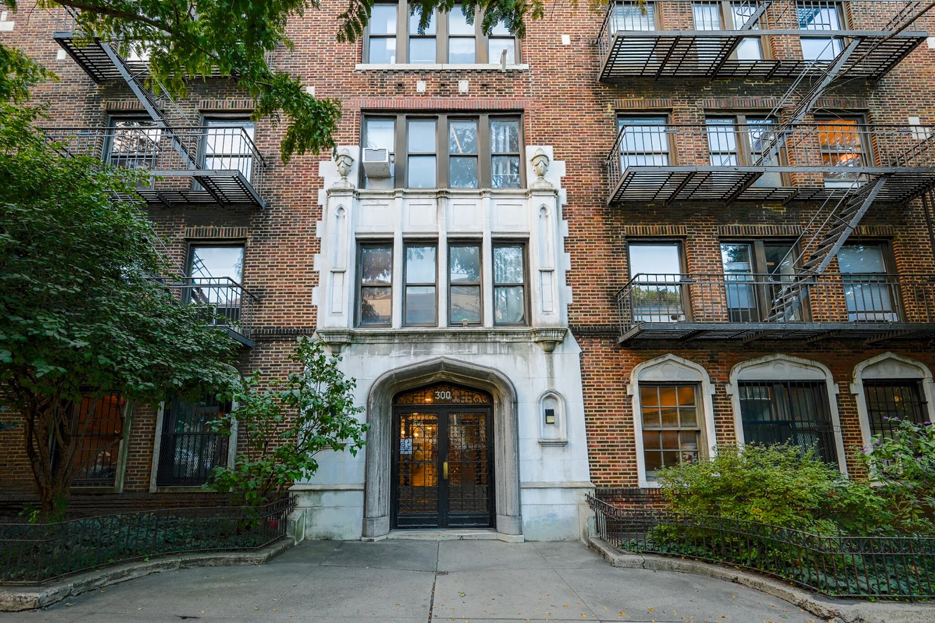 Photo 1 of 300 8th Avenue 1-N, Park Slope, New York, $240,000, Web #: 1046391349