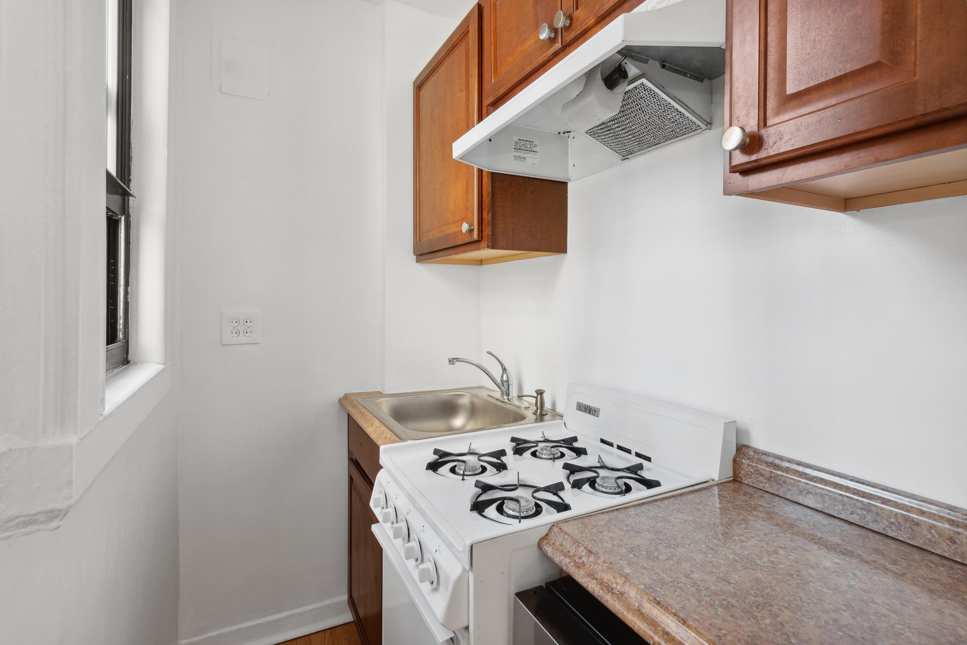 339 East 58th Street 9E, Sutton, Midtown East, NYC - 1 Bathrooms  
2 Rooms - 