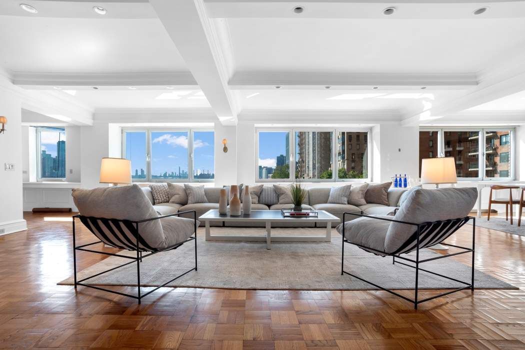 45 Sutton Place 4Mn, Sutton, Midtown East, NYC - 4 Bedrooms  
3.5 Bathrooms  
6 Rooms - 