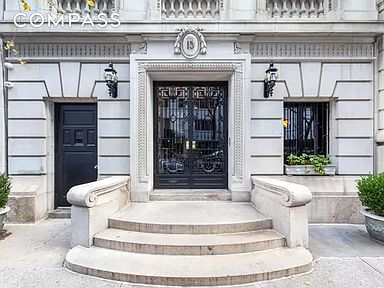 15 East 70th Street 1A, Lenox Hill, Upper East Side, NYC - 2 Bedrooms  
2 Bathrooms  
5 Rooms - 