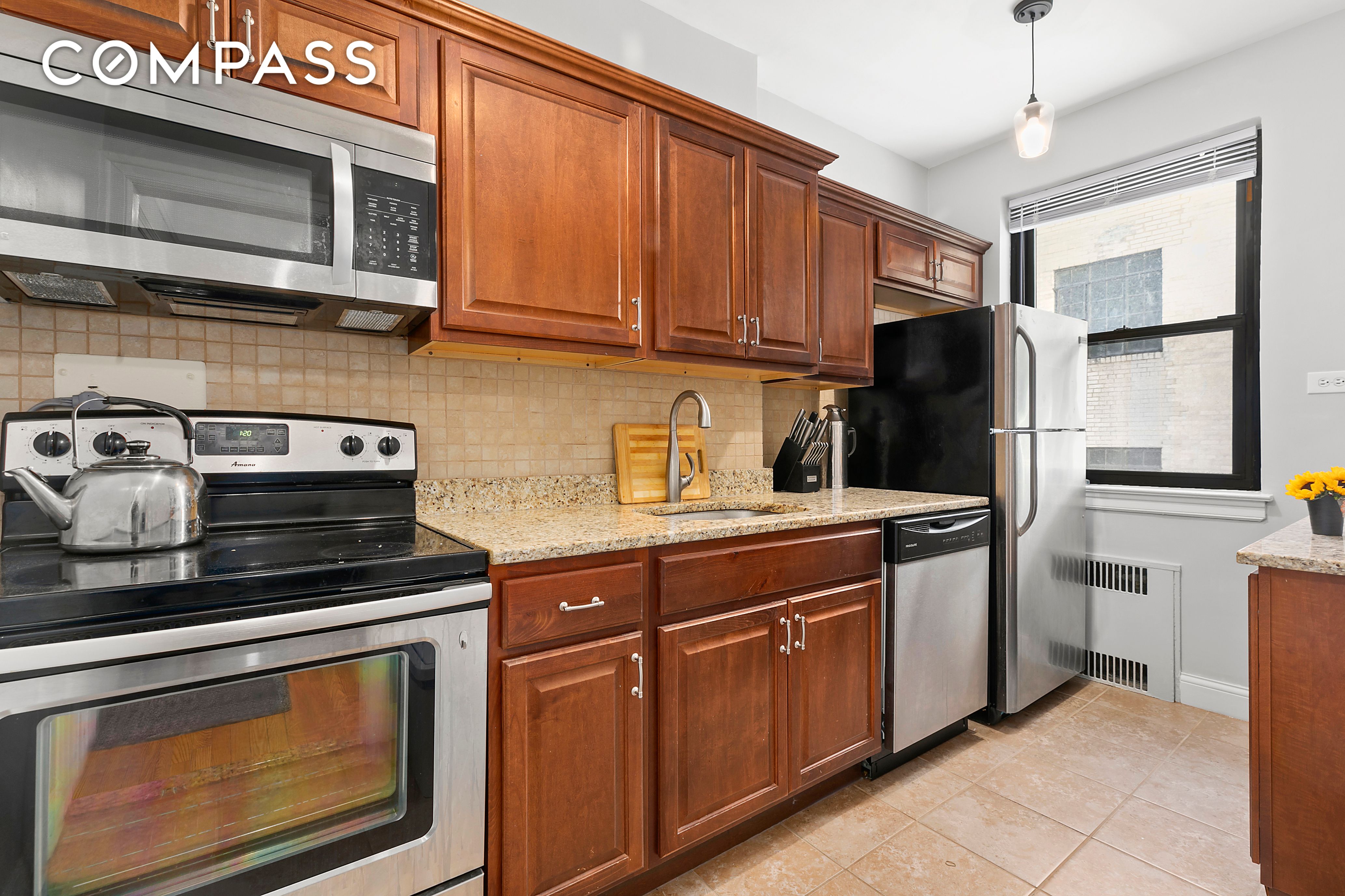 130 Bay Ridge Parkway, New York, NY 11209, 1 Bedroom Bedrooms, 3 Rooms Rooms,1 BathroomBathrooms,Residential,For Sale,Bay Ridge,COMP-1429671780321897593