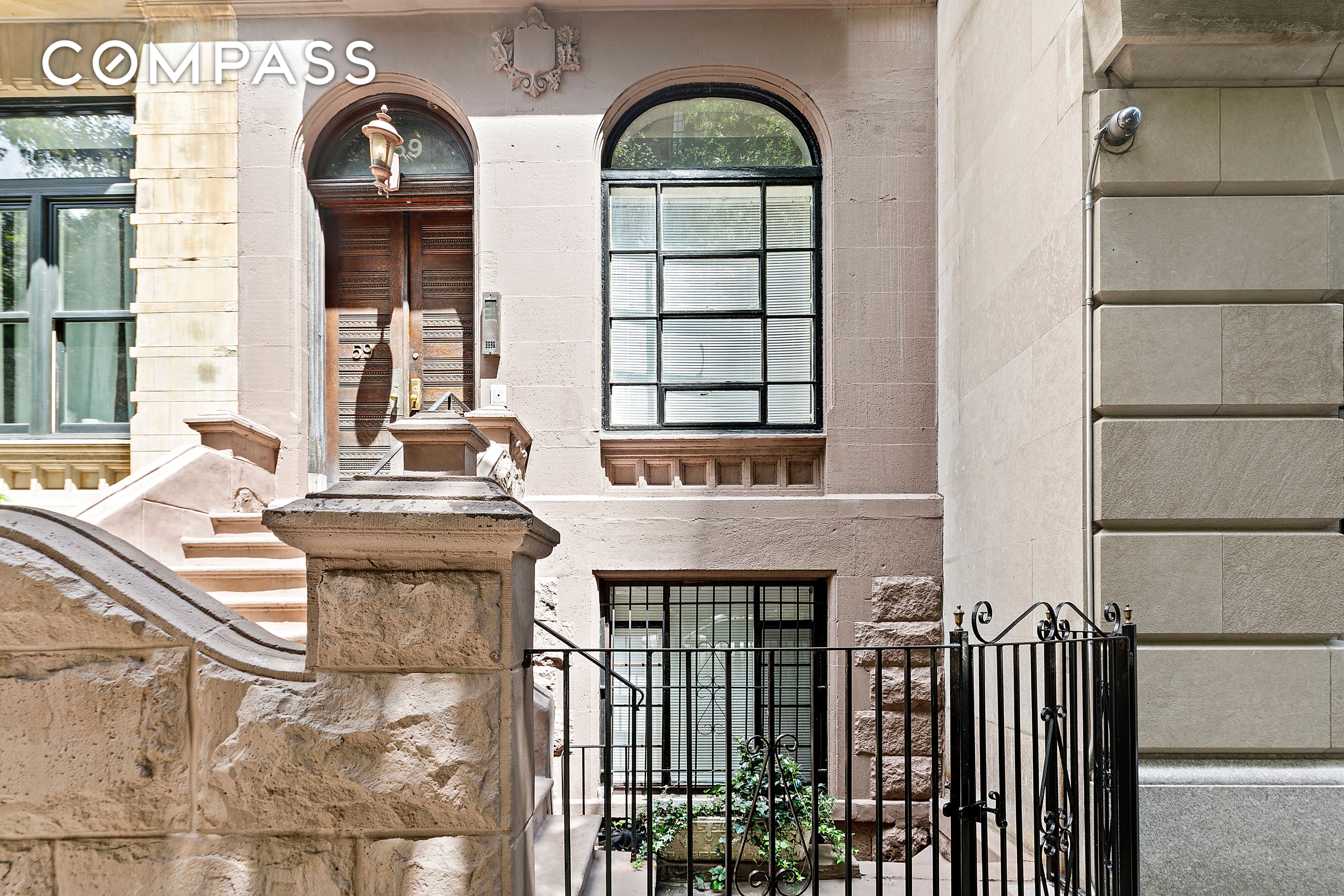 59 East 73rd Street, Lenox Hill, Upper East Side, NYC - 10 Bedrooms  
10 Bathrooms  
25 Rooms - 