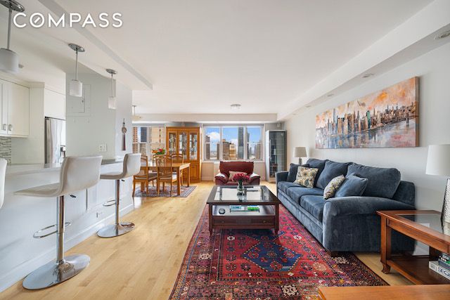 137 East 36th Street 20B, Murray Hill, Midtown East, NYC - 2 Bedrooms  
2 Bathrooms  
4 Rooms - 