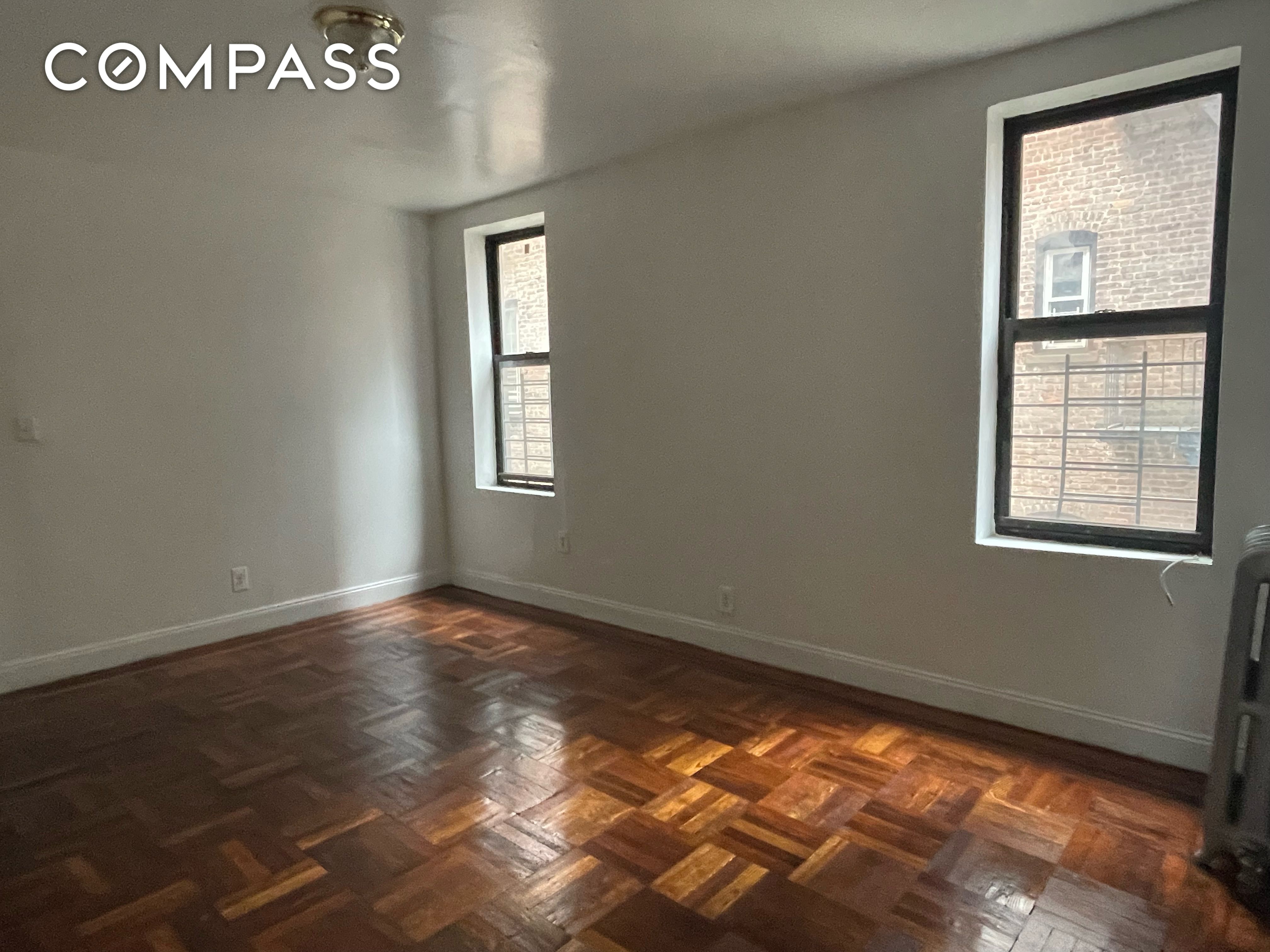 2525 Aqueduct Avenue C1, Fordham Manor, Bronx, New York - 2 Bedrooms  
1 Bathrooms  
4 Rooms - 