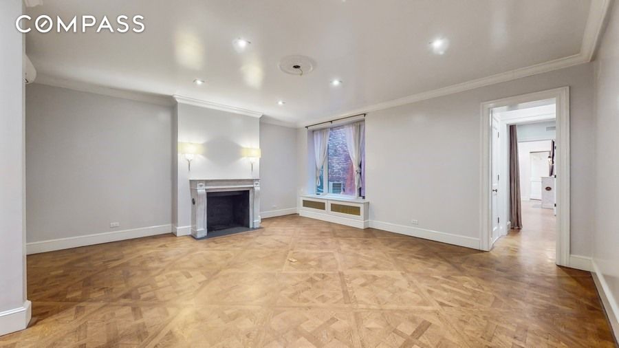 44 East 65th Street 1B, Upper East Side, Upper East Side, NYC - 2 Bedrooms  
1.5 Bathrooms  
5 Rooms - 