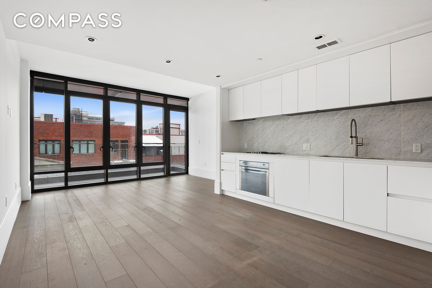 429 Kent Avenue 812, Williamsburg, Brooklyn, New York - 2 Bedrooms  
2.5 Bathrooms  
4 Rooms - 