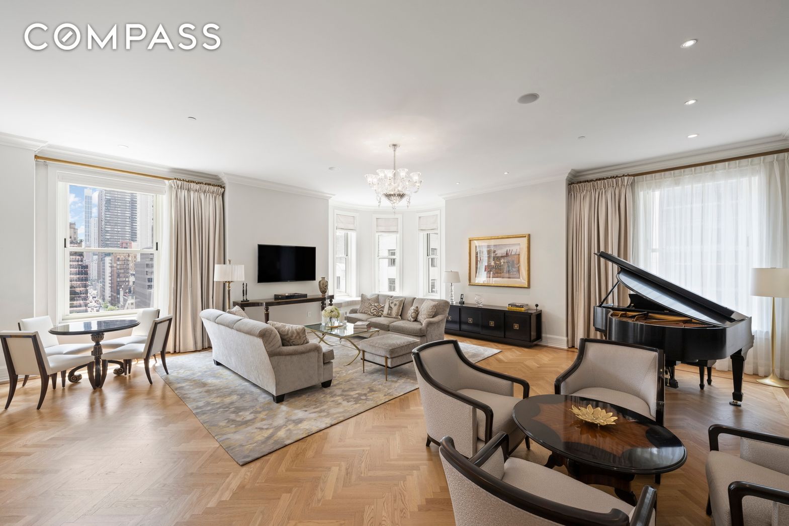 1 Central Park 915, Central Park South, Midtown West, NYC - 3 Bedrooms  
3.5 Bathrooms  
6 Rooms - 