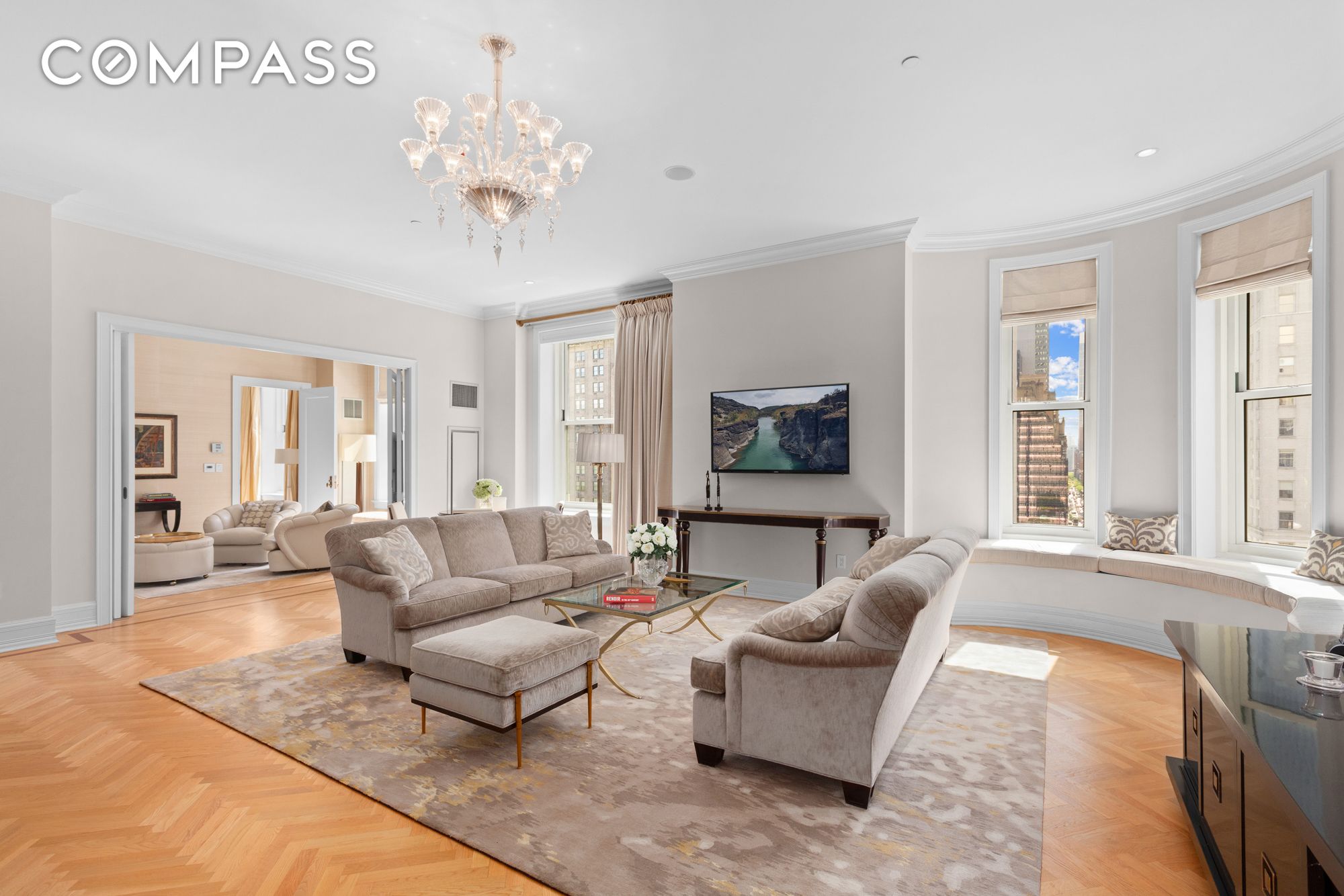 1 Central Park 915, Central Park South, Midtown West, NYC - 3 Bedrooms  
3.5 Bathrooms  
6 Rooms - 