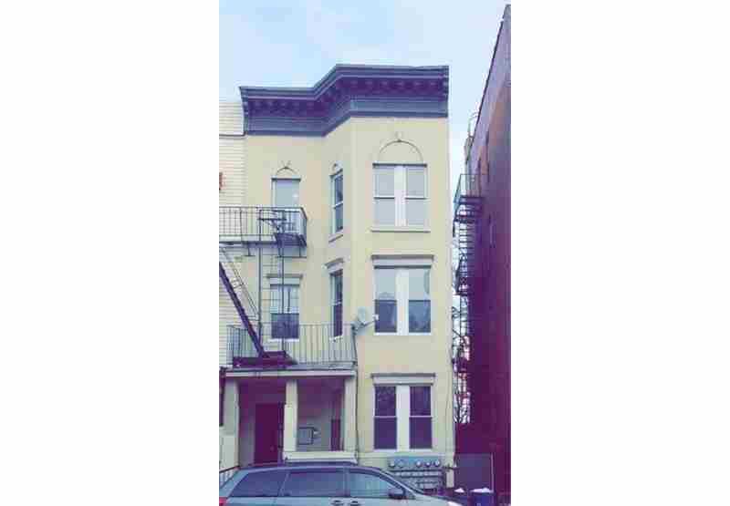 1122 Fox Street, Longwood, Bronx, New York - 17 Bedrooms  
4 Bathrooms  
25 Rooms - 