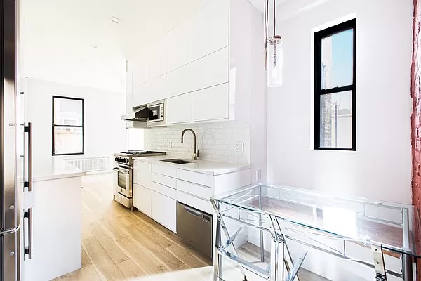 32 Jones Street 2D, West Village, Downtown, NYC - 1 Bathrooms  
2 Rooms - 