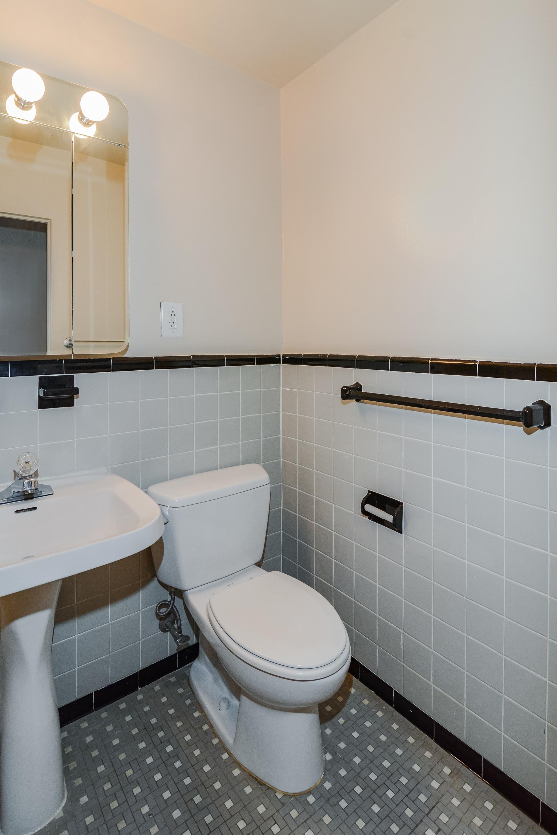 2727 Palisade Avenue, New York, NY 10463, 2 Bedrooms Bedrooms, 5 Rooms Rooms,2 BathroomsBathrooms,Residential,For Sale,Palisade,OLRS-1862618