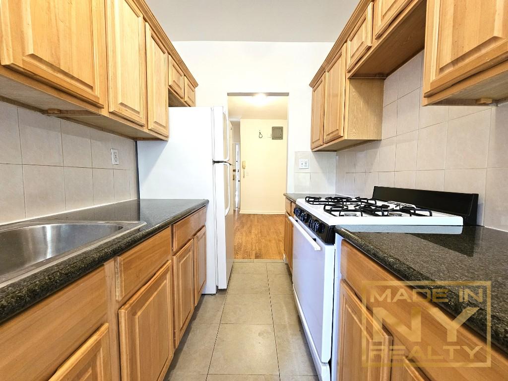 43-30 46th St, Sunnyside, Queens, New York - 1 Bedrooms  
1 Bathrooms  
3 Rooms - 