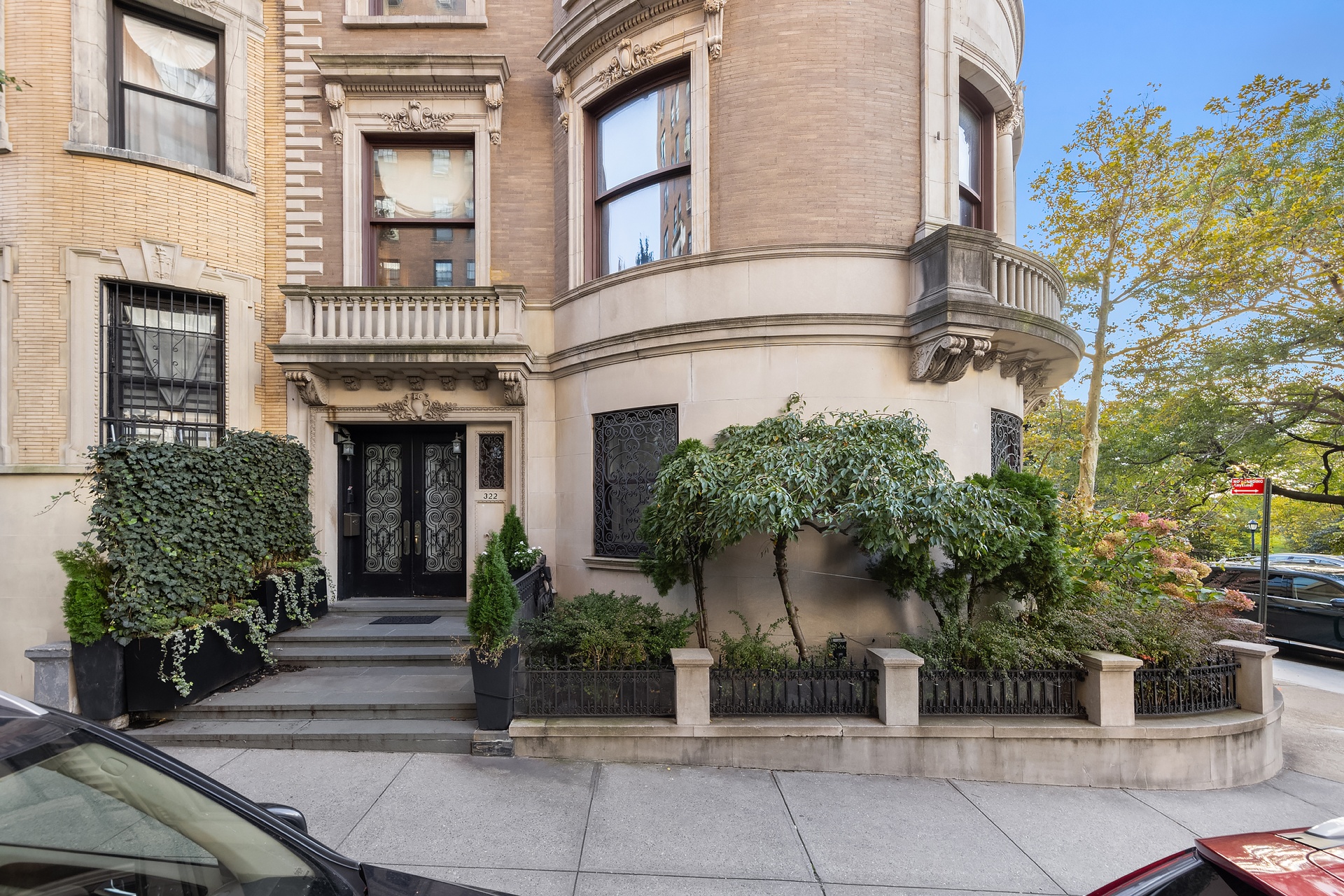 25 Riverside Drive, New York, NY 10023, 8 Bedrooms Bedrooms, 24 Rooms Rooms,9 BathroomsBathrooms,Residential,For Sale,Riverside,OLRS-0084525