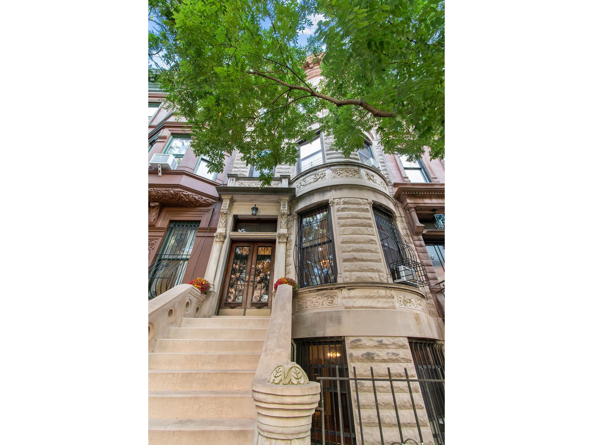 144 West 119th Street, South Harlem, Upper Manhattan, NYC - 5 Bedrooms  
5.5 Bathrooms  
11 Rooms - 