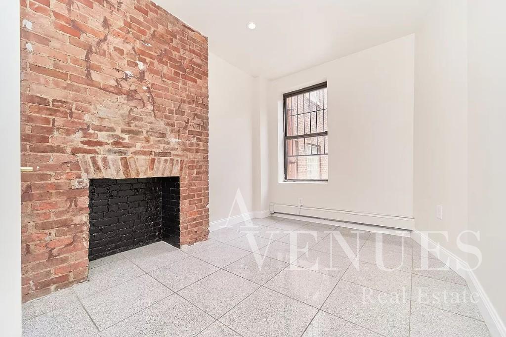 2254 2nd Avenue 3, East Harlem, Upper Manhattan, NYC - 4 Bedrooms  
1 Bathrooms  
7 Rooms - 