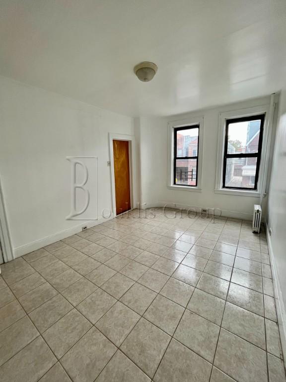 28-36 35th St, Astoria, Queens, New York - 2 Bedrooms  
1 Bathrooms  
4 Rooms - 