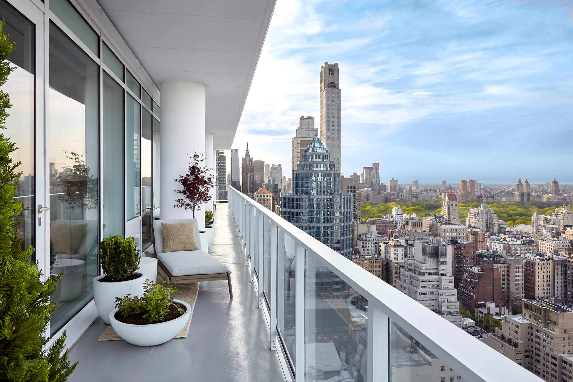 200 East 59th Street 31D, Sutton, Midtown East, NYC - 2 Bedrooms  
2.5 Bathrooms  
4 Rooms - 