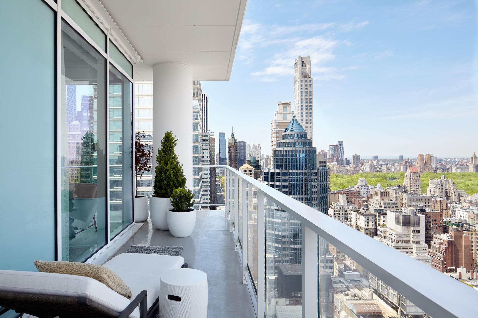 200 East 59th Street 26E, Sutton, Midtown East, NYC - 2 Bedrooms  
2.5 Bathrooms  
4 Rooms - 