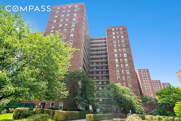 98-20 62nd Drive, Rego Park, Queens, New York - 3 Bedrooms  
1.5 Bathrooms  
5 Rooms - 