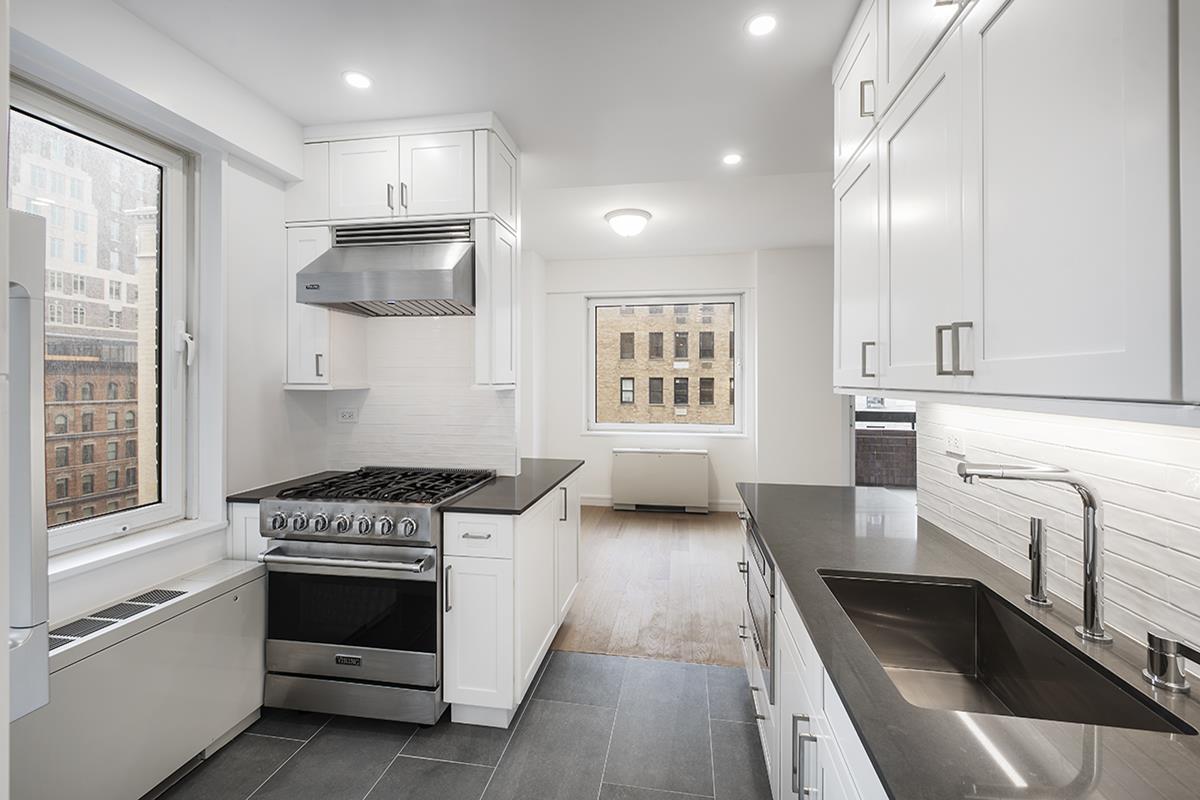45 East 89th Street 9-E, Carnegie Hill, Upper East Side, NYC - 3 Bedrooms  
2.5 Bathrooms  
6 Rooms - 