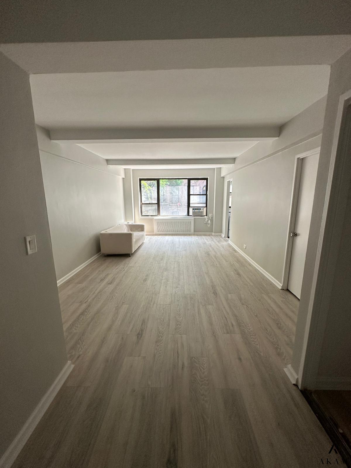 30 East 37th Street 2-D, Murray Hill, Midtown East, NYC - 1 Bathrooms  
2 Rooms - 