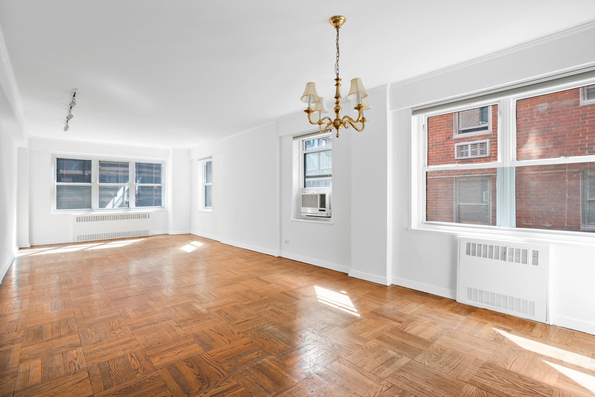 50 Sutton Place 9L, Sutton, Midtown East, NYC - 2 Bedrooms  
2 Bathrooms  
5 Rooms - 