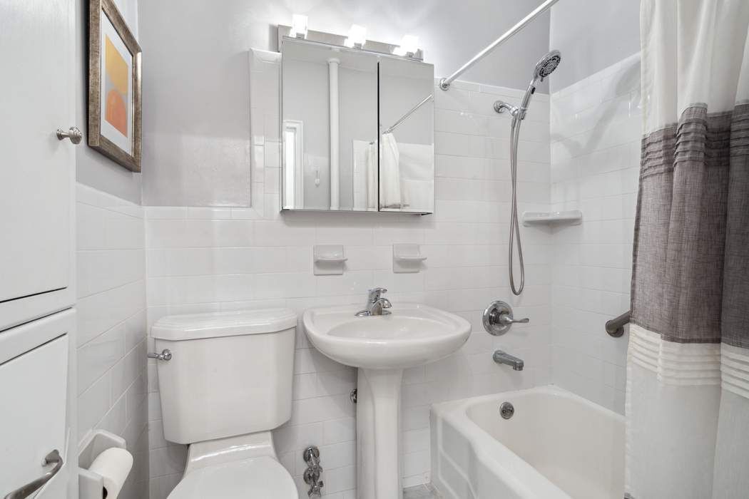 311 E 84th Street, New York, NY 10028, 2 Rooms Rooms,1 BathroomBathrooms,Residential,For Sale,84th,PRCH-7710884