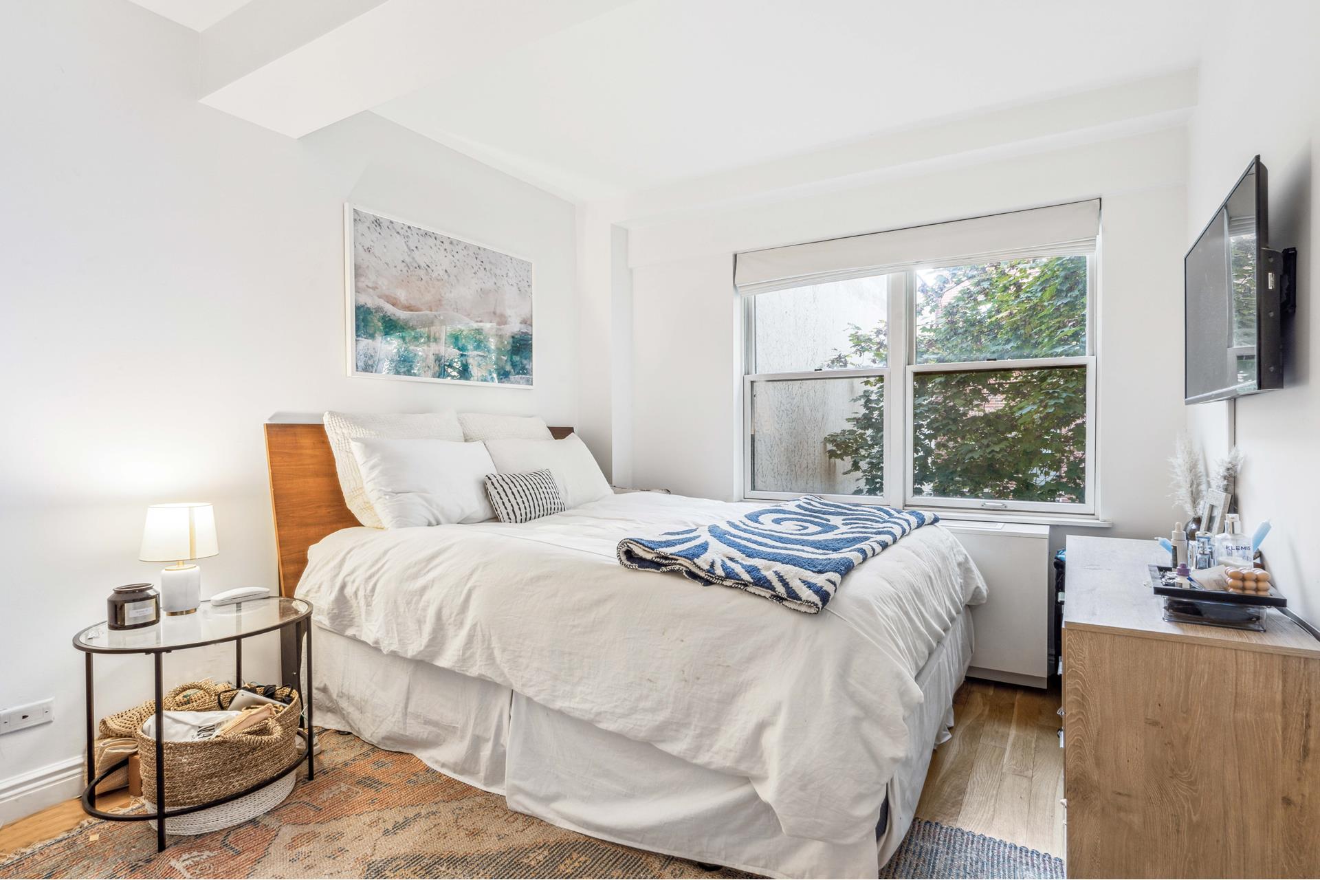 435 East 76th Street 3E, Lenox Hill, Upper East Side, NYC - 2 Bedrooms  
1 Bathrooms  
4 Rooms - 