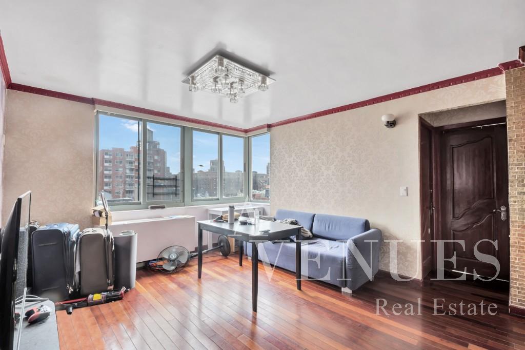 60 Henry Street 3D, Chinatown, Downtown, NYC - 3 Bedrooms  
2 Bathrooms  
7 Rooms - 