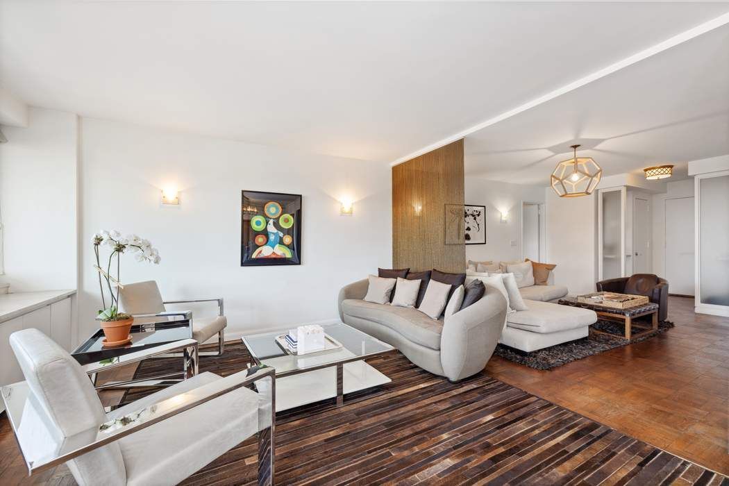 40 East 80th Street 21A, Upper East Side, Upper East Side, NYC - 3 Bedrooms  
3 Bathrooms  
7 Rooms - 
