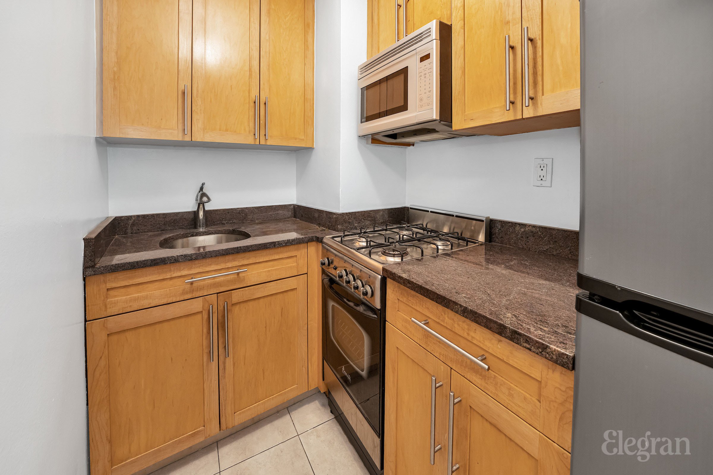 225 E 36th Street, New York, NY 10016, 2 Rooms Rooms,1 BathroomBathrooms,Residential,For Sale,36th,OLRS-2068808