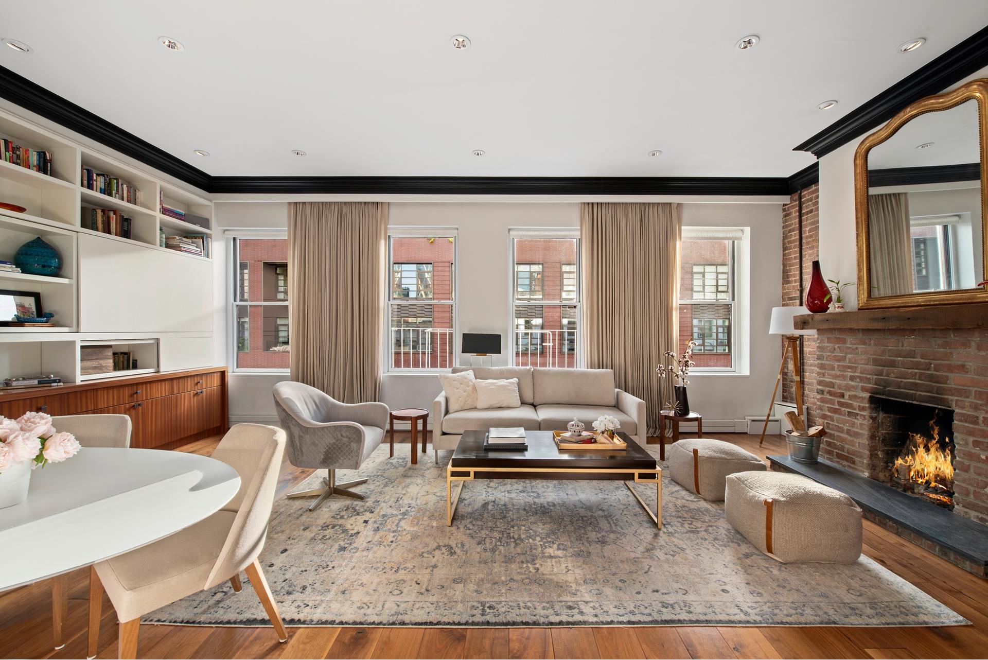 325 West 52nd Street Phg, Hells Kitchen, Midtown West, NYC - 4 Bedrooms  
4 Bathrooms  
8 Rooms - 