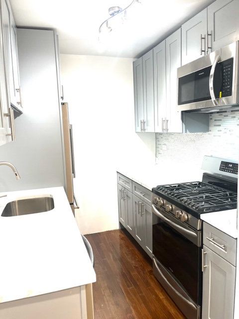 1717 East 18th Street 6M, Homecrest, Brooklyn, New York - 1 Bedrooms  
1 Bathrooms  
3 Rooms - 