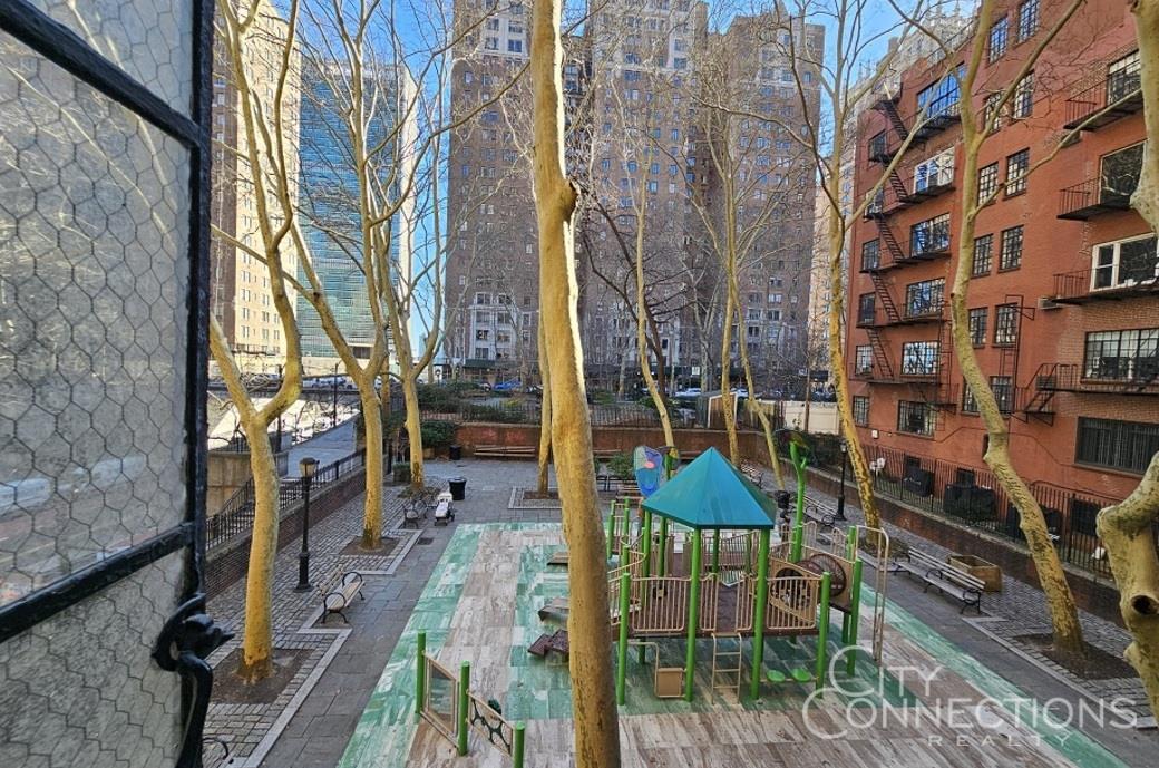 320 East 42nd Street 318, Gramercy Park And Murray Hill, Downtown, NYC - 1 Bedrooms  
1 Bathrooms  
3 Rooms - 