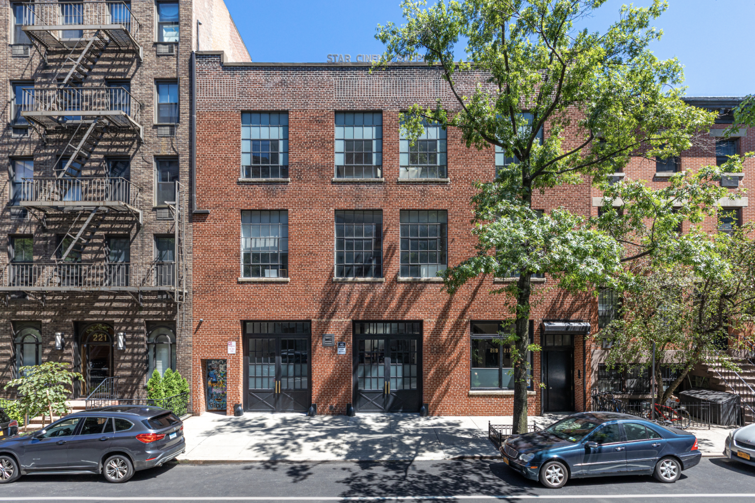 217 West 21st Street, Chelsea, Downtown, NYC - 8 Bathrooms  
1 Rooms - 