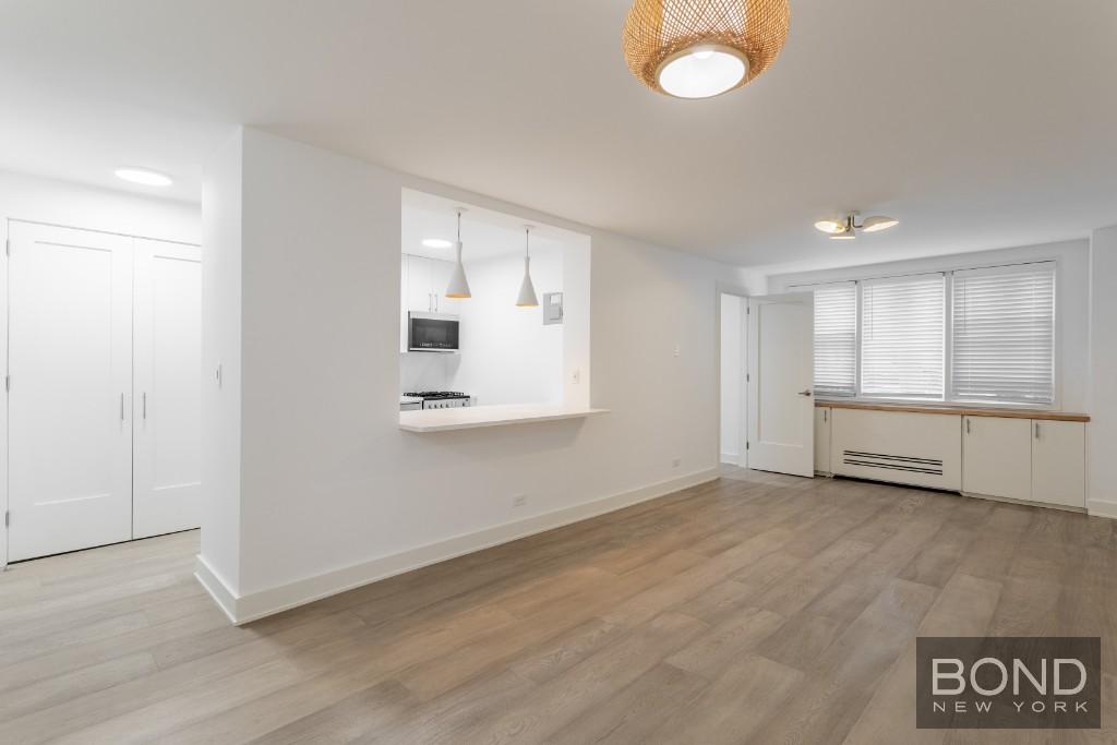 215 East 80th Street 2C, Upper East Side, Upper East Side, NYC - 1 Bedrooms  
1 Bathrooms  
3 Rooms - 