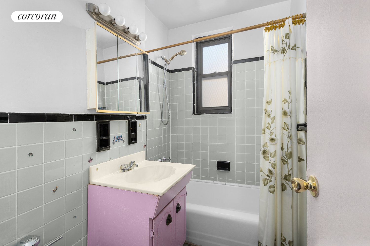 141-05 PERSHING Street, New York, NY 11435, 1 Bedroom Bedrooms, 3 Rooms Rooms,1 BathroomBathrooms,Residential,For Sale,THE GRISWALD,PERSHING,RPLU-33422799193